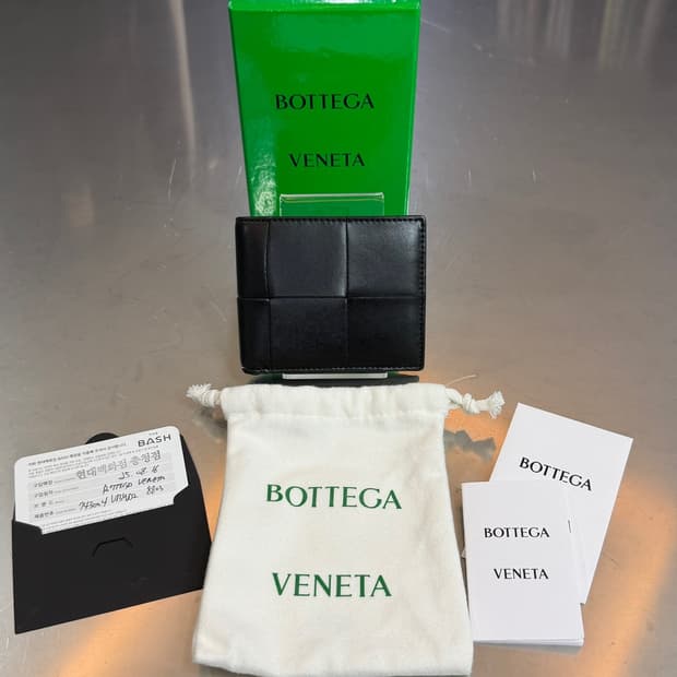 [리오브전포점] 보테가베네타 인트레치아토 레더 카세트 반지갑