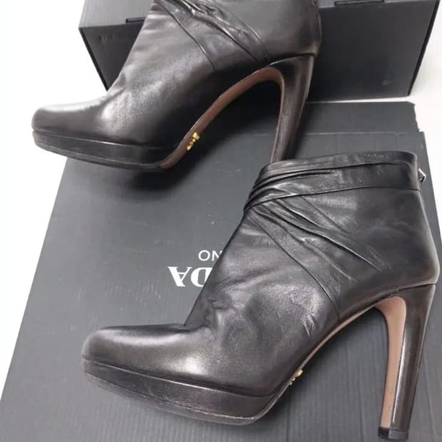 프라다 앵클 부츠 37 1/2사이즈