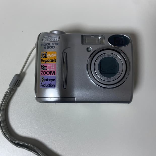 니콘 Coolpix 5600 실버 디지털 카메라