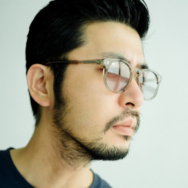 미시착 새제품) 애쉬컴팩트 세니세로 뿔테 안경테 웜그레이 반투명 틴트