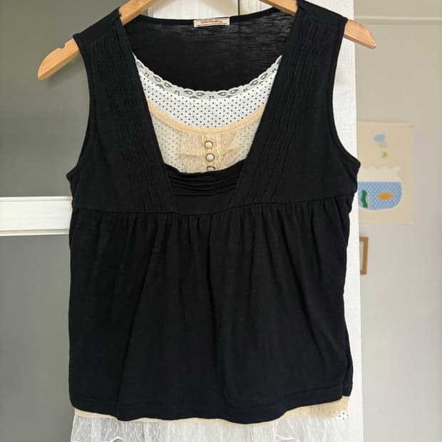 블랙 도트 레이스 레이어드 슬리브리스