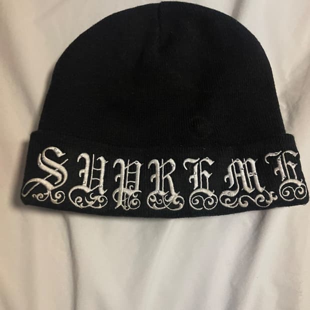 슈프림 고딕 비니