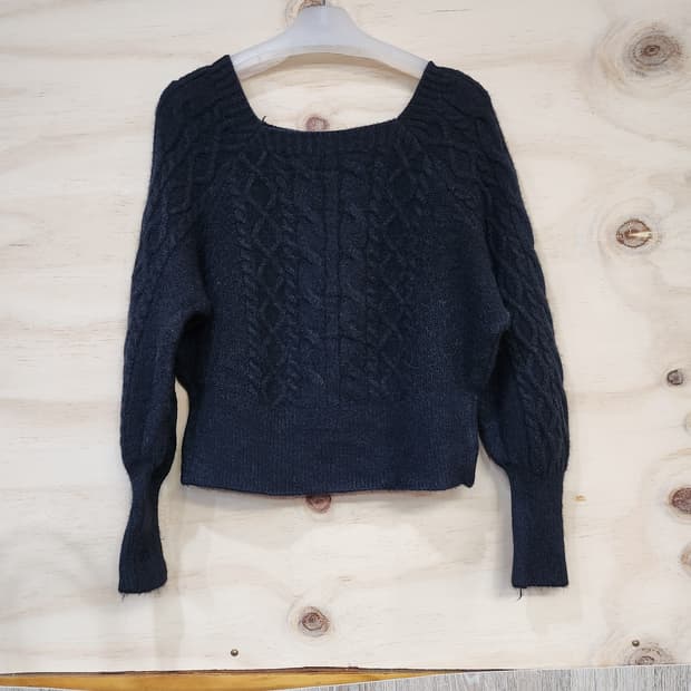 555) 케이블 스퀘어넥 니트