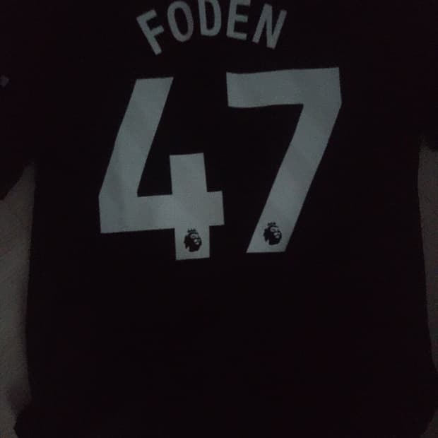 맨시티 유니폼 팝니다 (두 벌 있습니다)