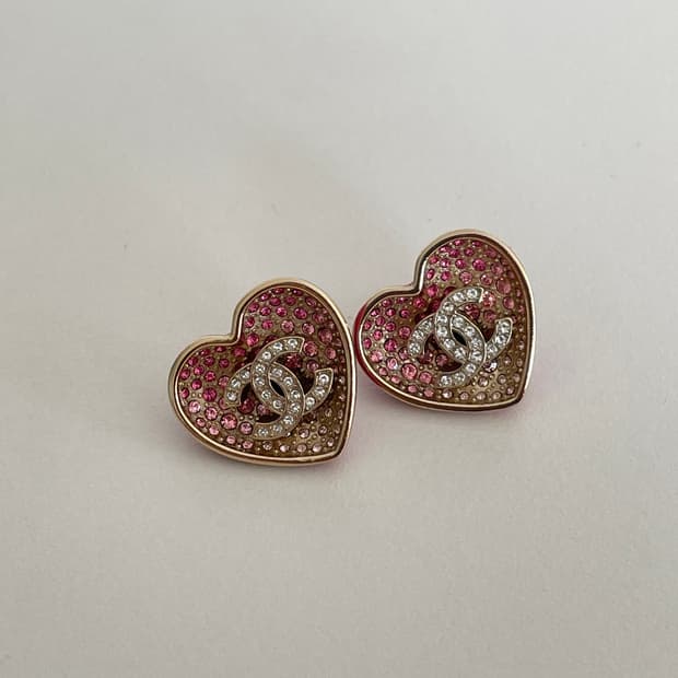 샤넬 그라데이션 하트 귀걸이