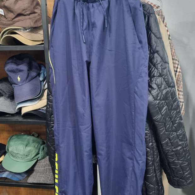 뉴에라 트레이닝바지 허리 (s)27~29적당 남녀공용 2번착용