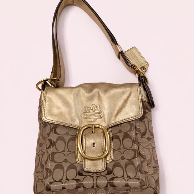 코치 갸루 버클 숄더백