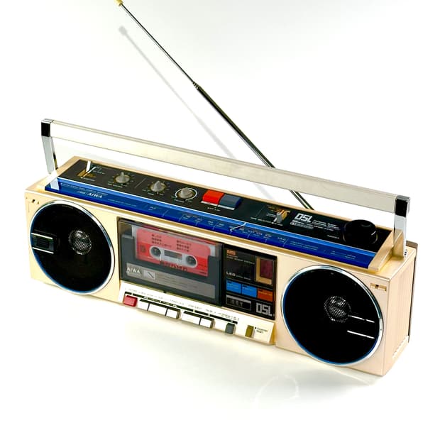 일본 빈티지 아이와 휴대용 라디오 카세트 플레이어 붐박스