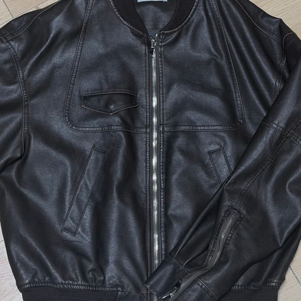 기준 KIJUN 페이크레더 봄버 자켓 다크브라운