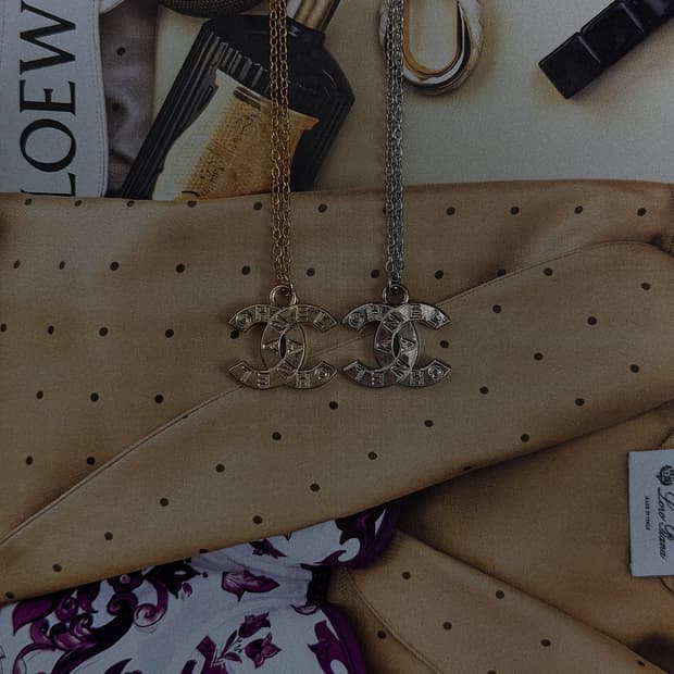 샤넬 레터링 음각 CC 목걸이