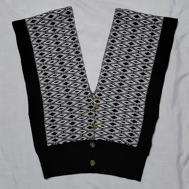 [새상품] Riche glamour 패턴 브이넥 니트 베스트 (M)