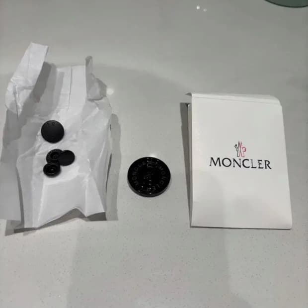 몽클레어 클루니 여분단추세트