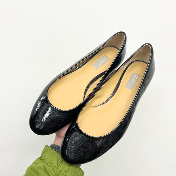 마가렛호웰 에나멜 플랫슈즈 235