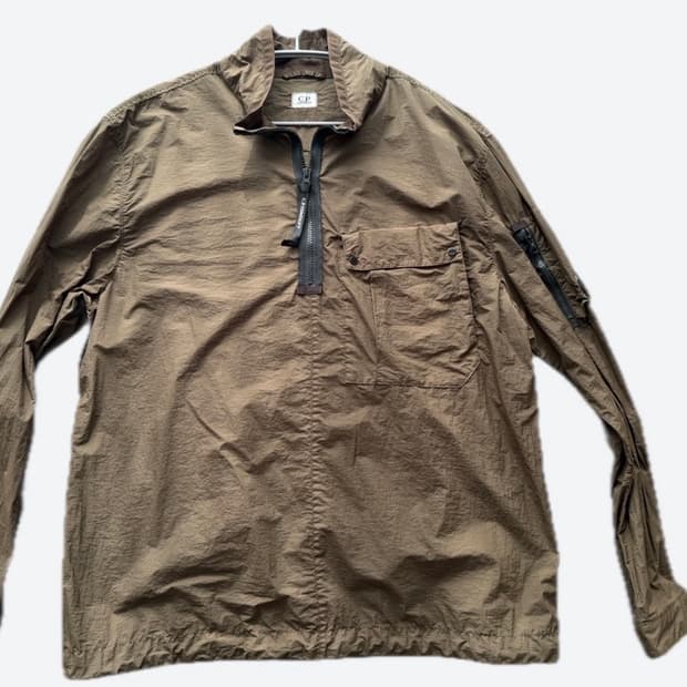 C.P. Company 카키색 셔츠형 바람막이