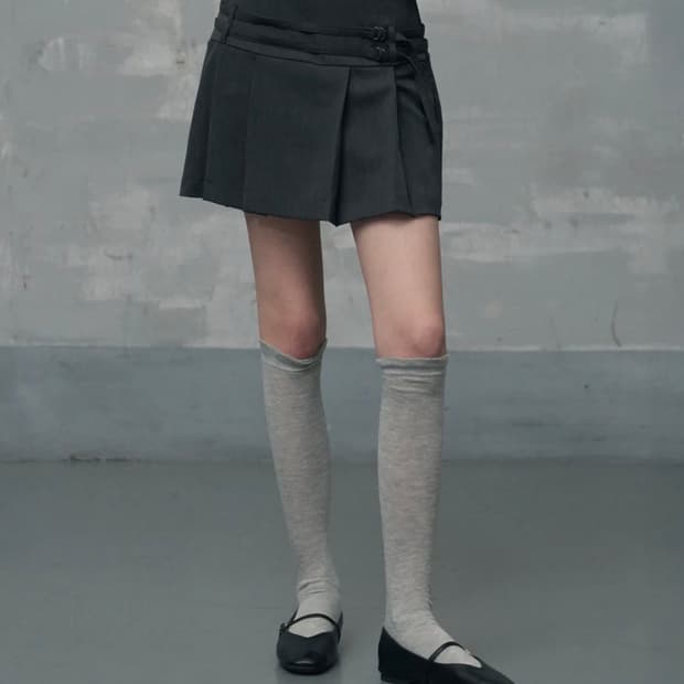 레더리 스트랩 플리츠 미니 스커트 차콜M