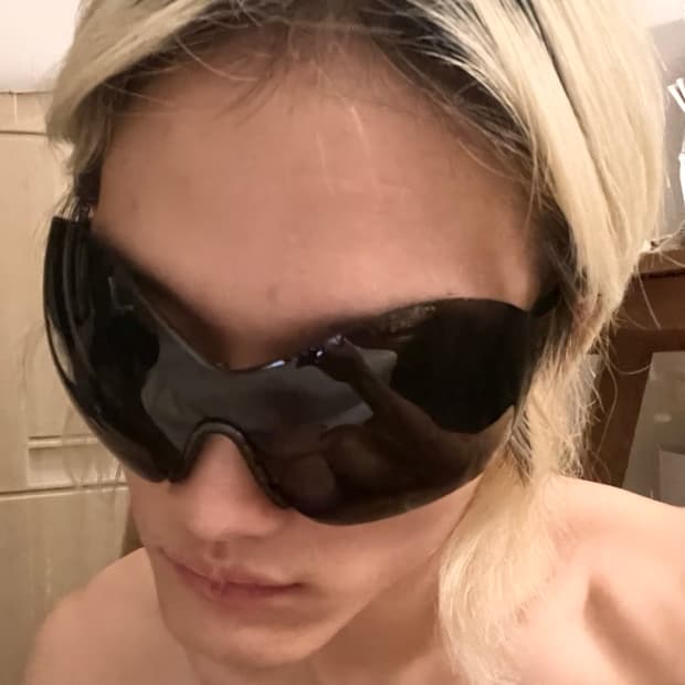 발렌시아가 버터플라이 선글라스