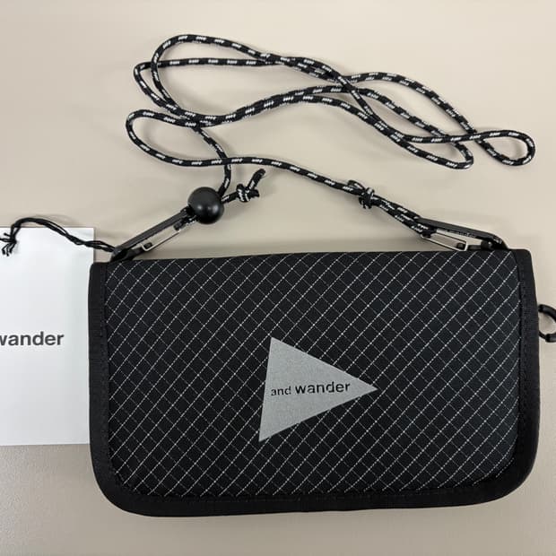 [무료배송]앤드원더 립 파우치 블랙 신품 사코슈