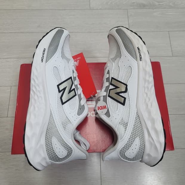 (270)뉴발란스 프레쉬 폼 아리시 럭스 v4 화이트-2E 와이드[대전]