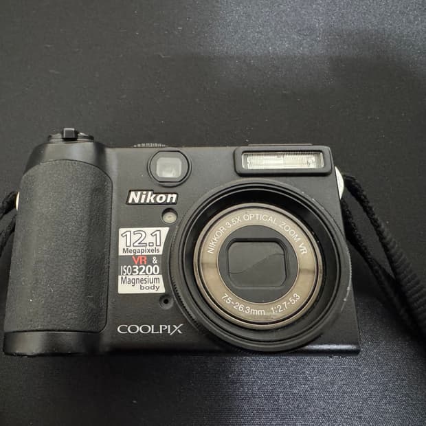 니콘 쿨픽스 P5100 디카