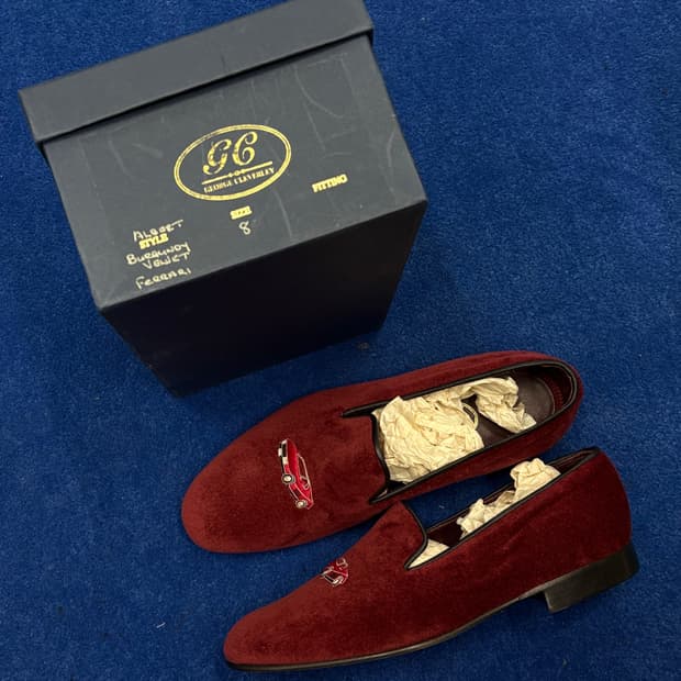 조지 클레버리(George Cleverley) 페라리 자수 벨벳