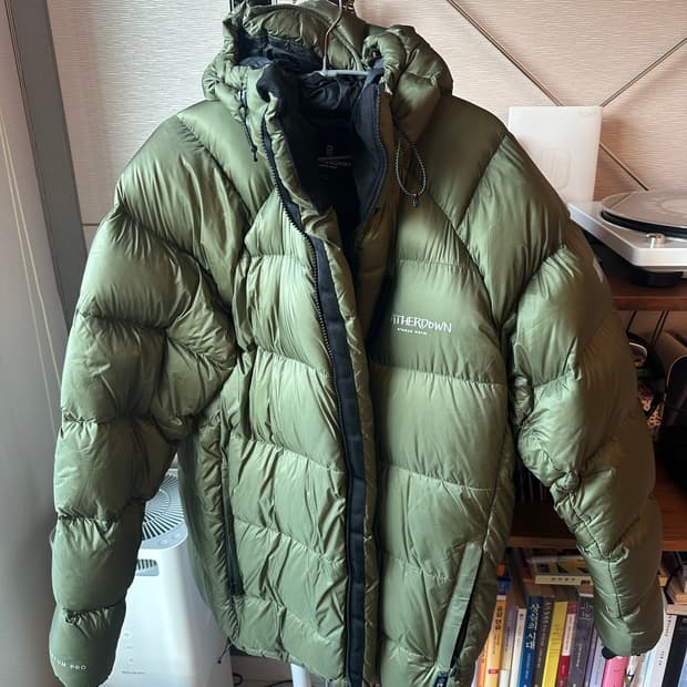 페더다운 HD JAKET 카키 컬러 L사이즈