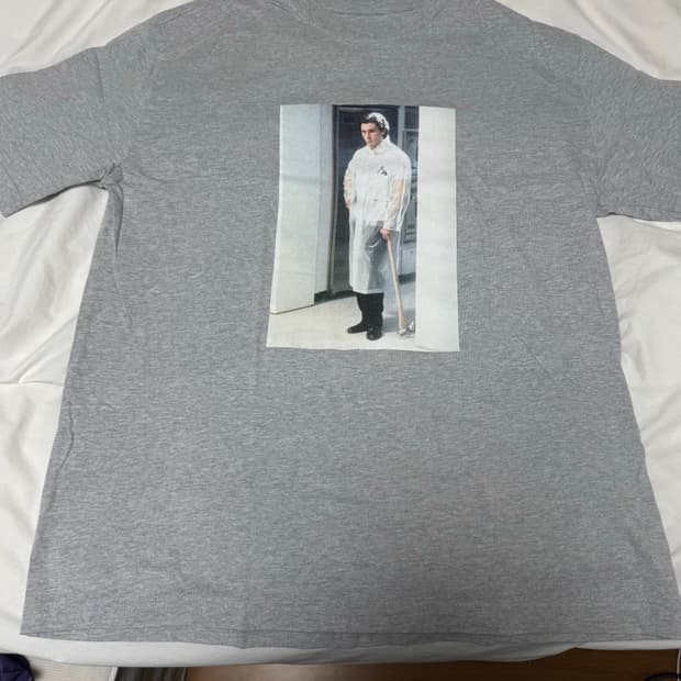 PALACE American Psycho 티셔츠