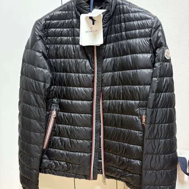  몽클레르 다니엘 경량패딩 4사이즈 판매합니다!