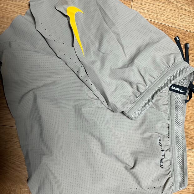 나이키 에어로스위프트 쇼츠