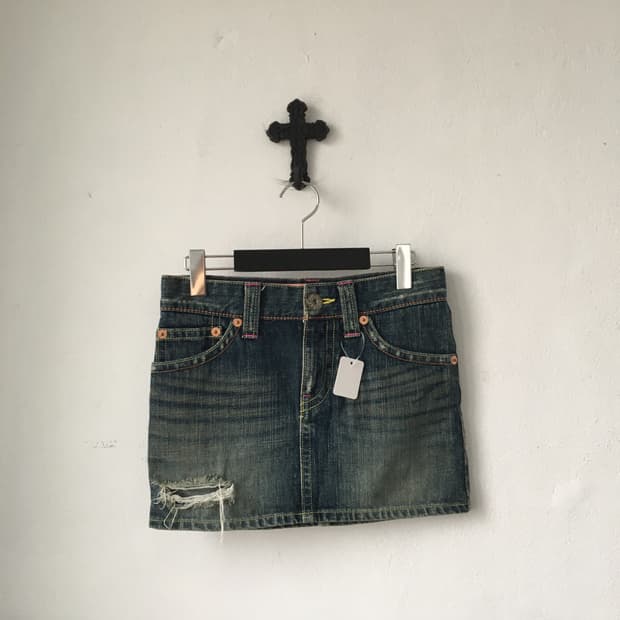 Damage point denim mini skirt