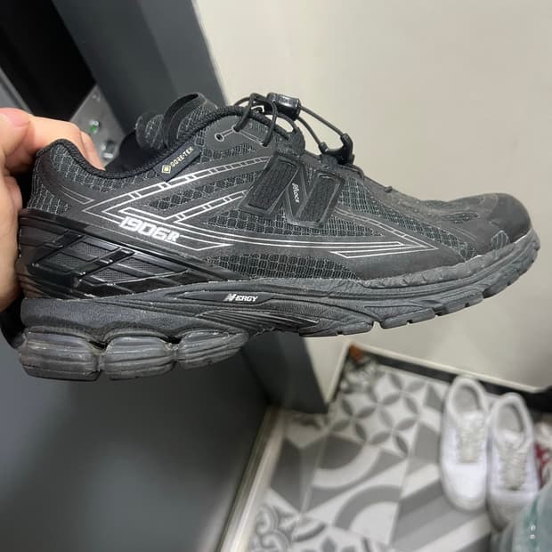 뉴발란스 신발 판매 260사이즈 U190631U