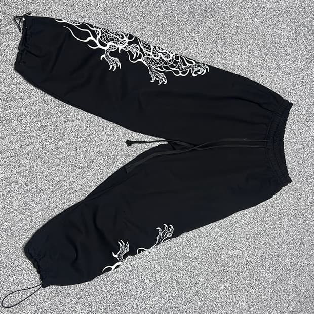 왓더파티 Dragon Track Pants - black 나염