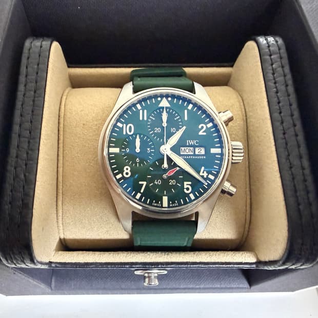 IWC 파일럿 크로노그래프 41 그린 모델