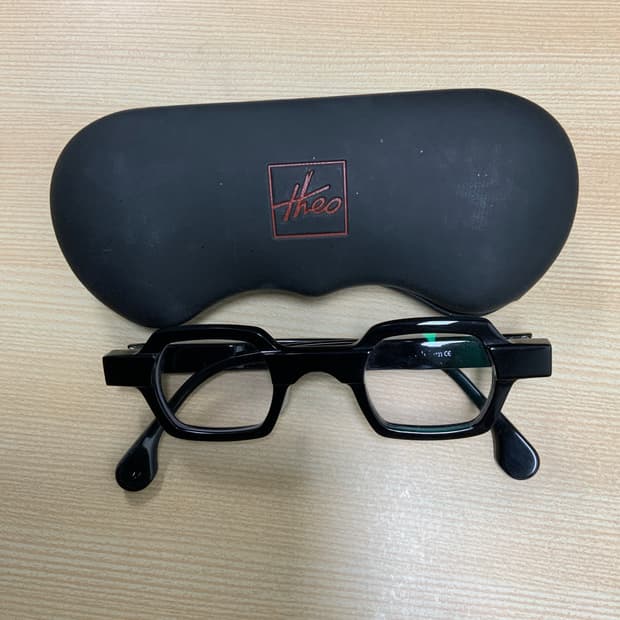 Theo Athos 안경 블랙