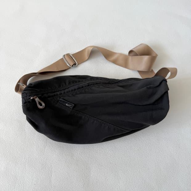 나이키(NIKE) 트위스트 원통백