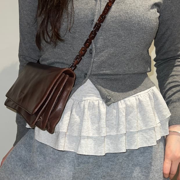 프라다 체인 크로스백 브라운