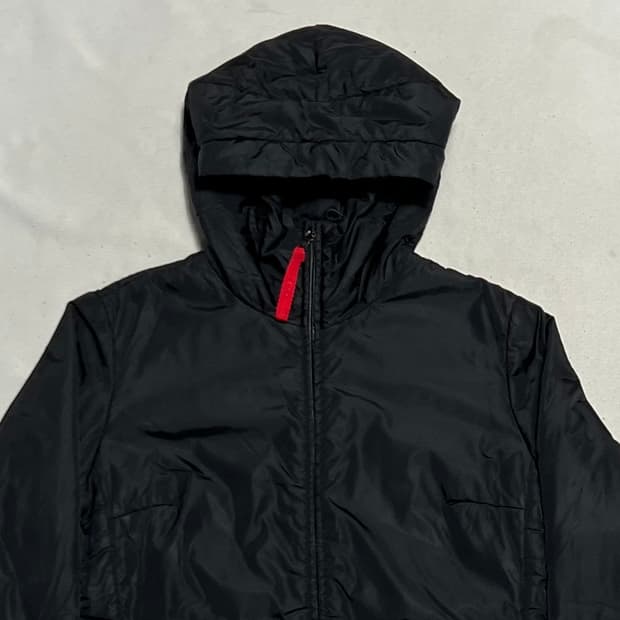 M 프라다 블랙 나일론 후드 패디드 자켓