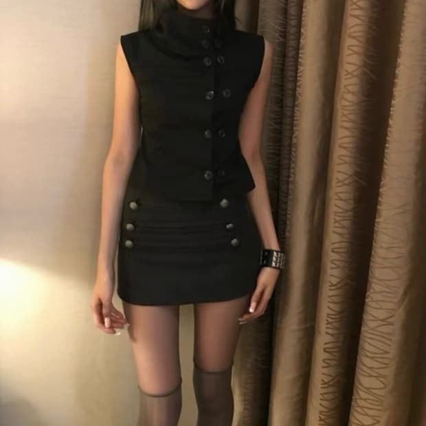 IMPERIAL HIGH NECK TOP