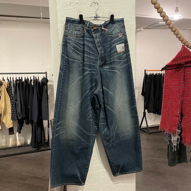 메종 미하라 야스히로 트위스티드 데님팬츠