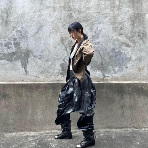 Faye파예 Glossy balloon leather long pants