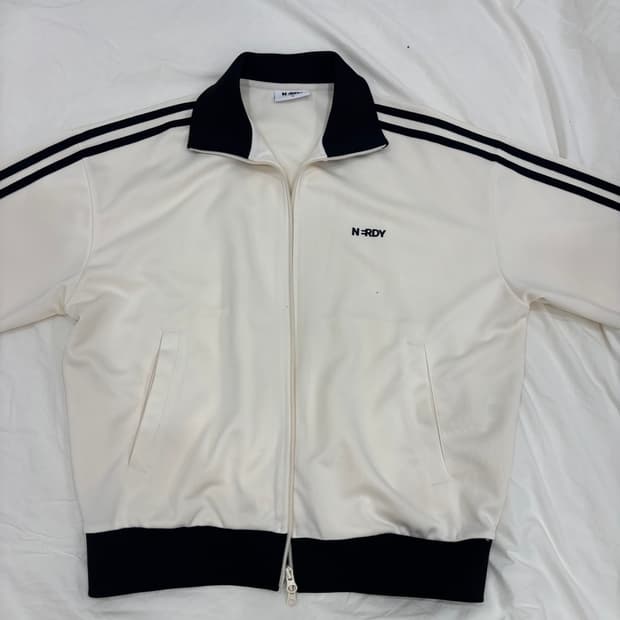 널디 져지 트렉탑