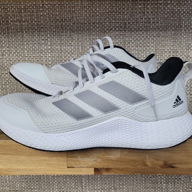 275사이즈 아디다스 런닝화 