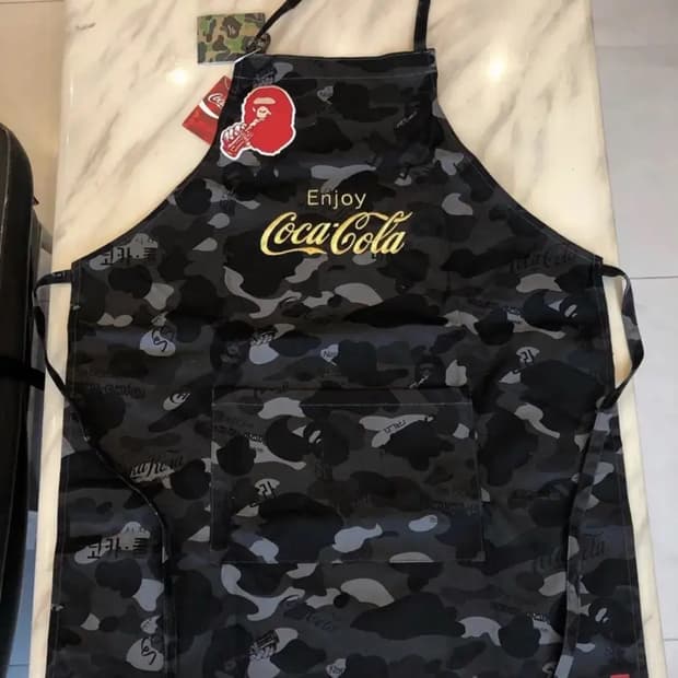 베이프 X 코카콜라 콜라보레이션 자수로고 에이프롱 블랙카모