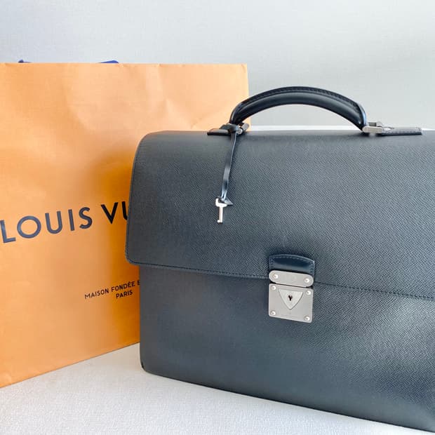루이비통 타이가 로부스토 브리프 케이스