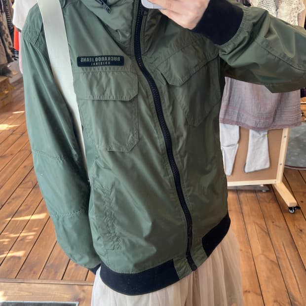 버카루 카키 나일론 자켓