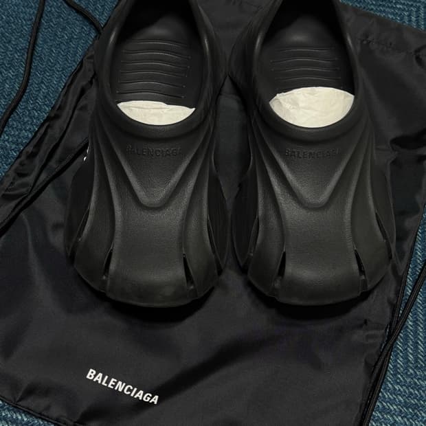 발렌시아가 러버 몰드 클로즈드 블랙 44