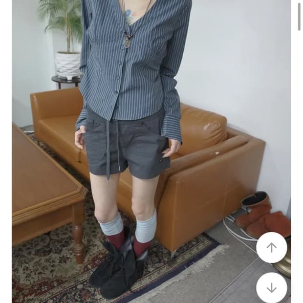 모래하우스 메이트 브이넥 셔츠