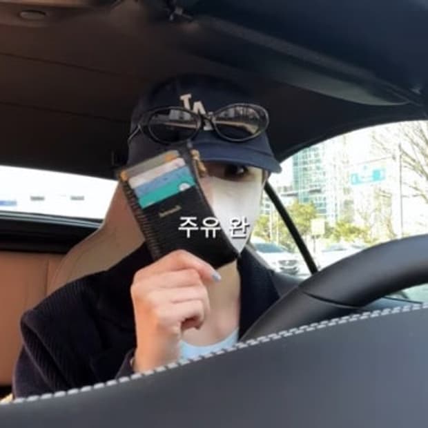 아비에무아 9포켓 카드지갑 팝니다