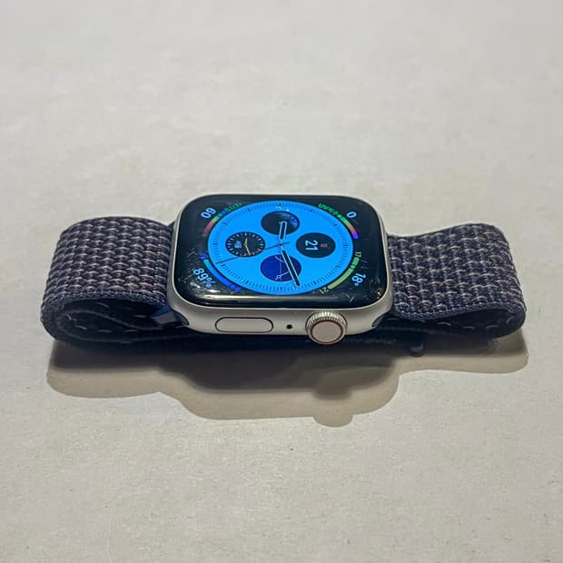 애플워치 4 셀룰러+GPS 44mm 실버 모델 A급