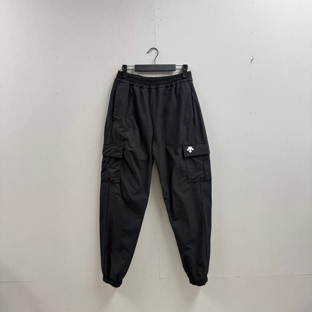 남성 M 85 / 데상트 약기모 우븐 카고 조거팬츠 블랙