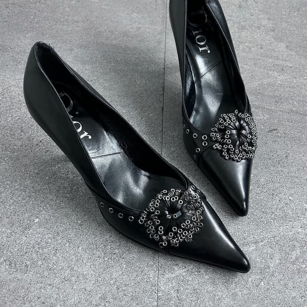 디올 아일렛 플라워 스틸레토 펌프스